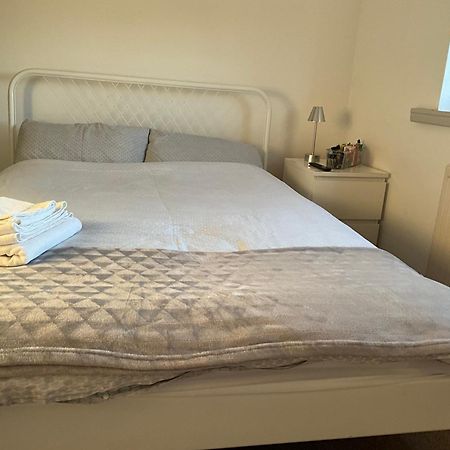 Comfy, Cosy Small Double With Wi-Fi Earley Екстериор снимка